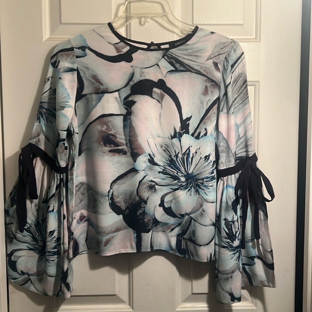Karen Kane floral top